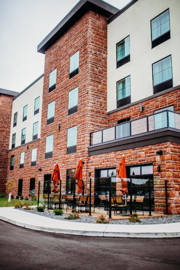 Cobblestone Hotel & Suites 인터내셔널 폴스 외부 사진
