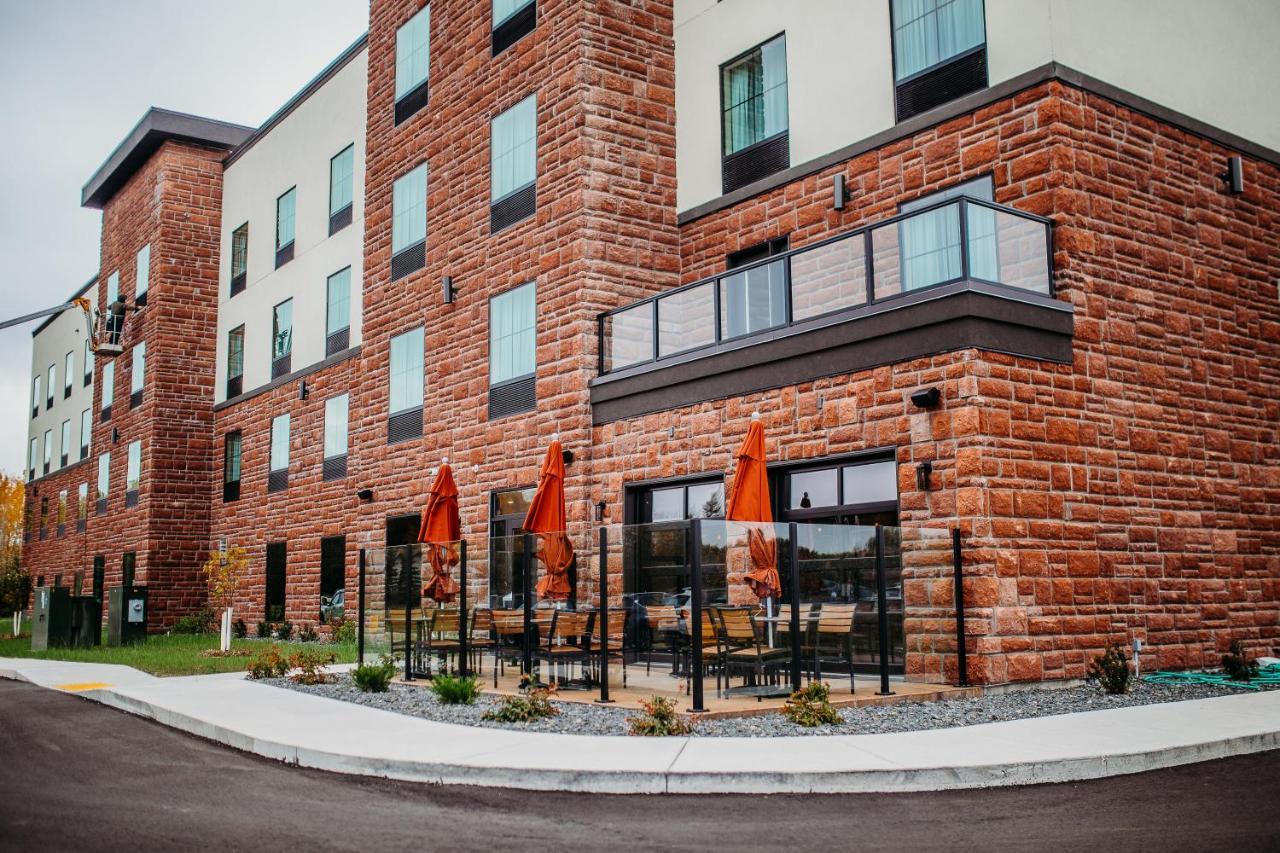 Cobblestone Hotel & Suites 인터내셔널 폴스 외부 사진